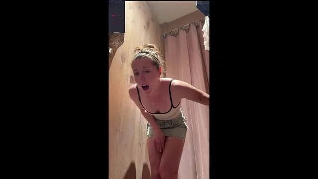 Gần Bị Bắt Ở Phòng Thử Đồ - Cách Tôi Thử Trang Phục Yêu Thích!