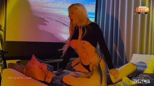 Mối Quan Hệ Lãng Mạn Giữa Em Kế Và Anh Con Riêng