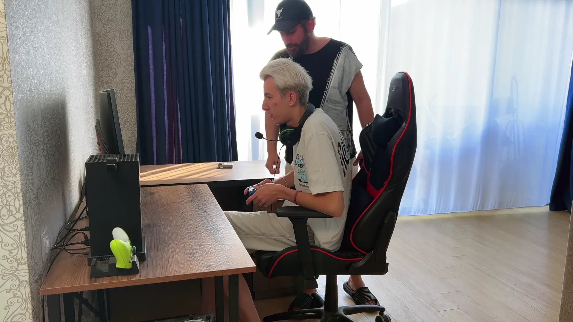 Con trai kế vẫn còn trinh – Hành trình khát khao và cám dỗ