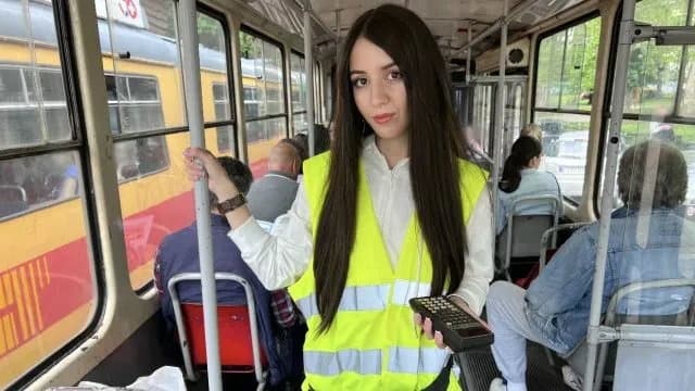 Nhân Viên Xe Buýt Bỏ Việc Để Gặp Gỡ Người Lạ Say Đắm