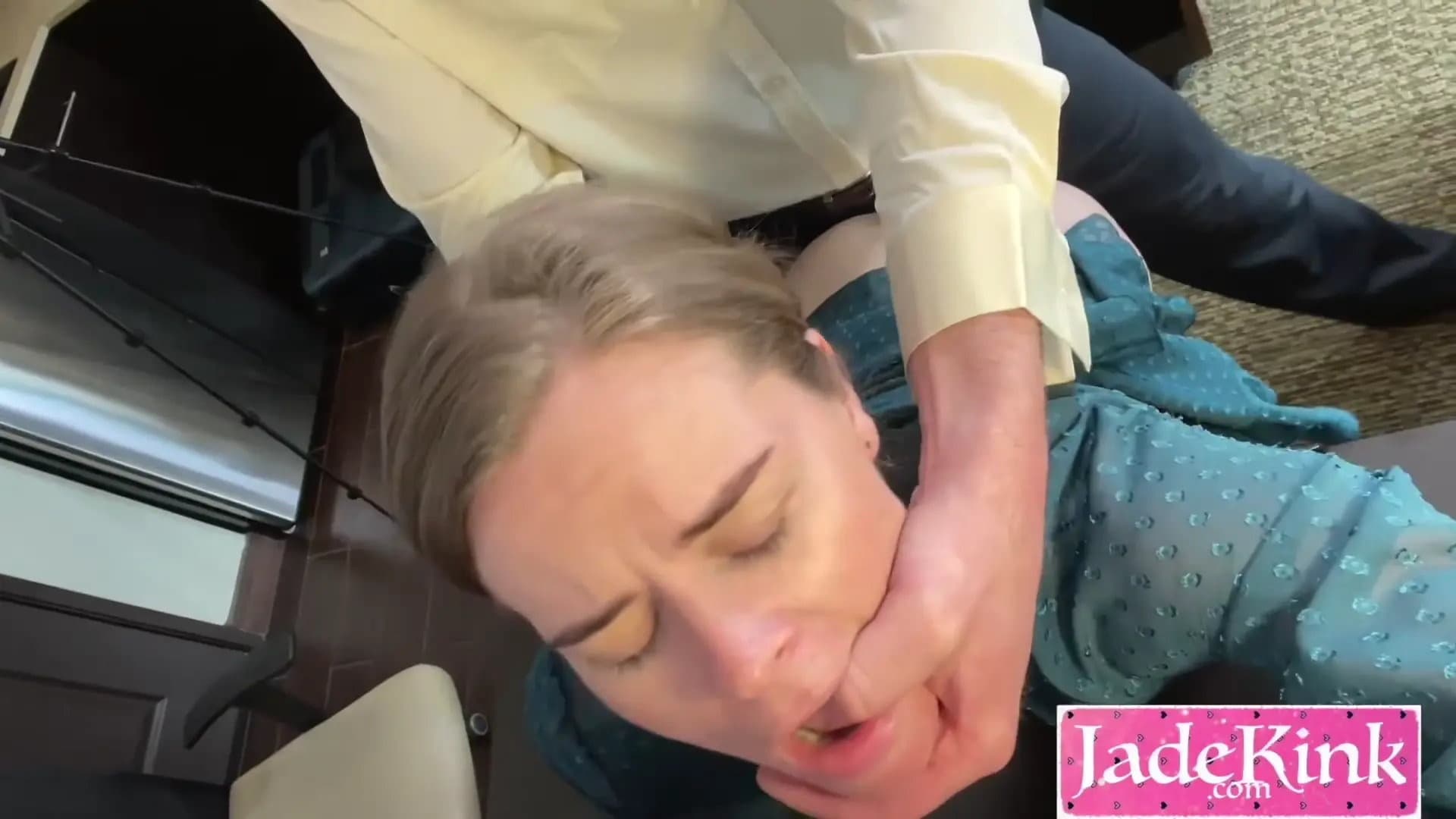 Fuck It! Tôi Sẽ Gỡ Bao Cao Su - Ông Chủ Lần Đầu Quyến Rũ Jade Kink