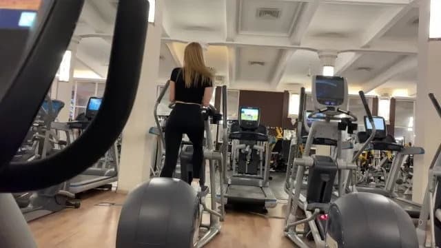 Quick Fuck in the Gym. Risky Public Sex with