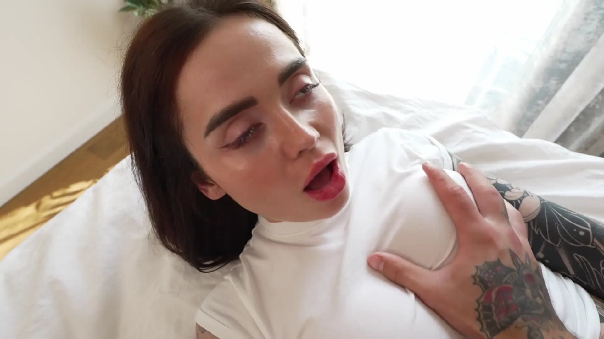 Deep Missionary và Khoảnh Khắc Ấm Áp Trên Bụng