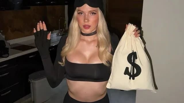 Cô Gái Tóc Vàng Bén Đỉnh Bị Bắt Quay Phim Gợi Cảm