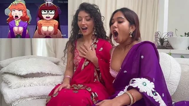 Petite Desis Miaz và Jasminx Phản Ứng Độc Đáo Với Cartoon Mystery Bang