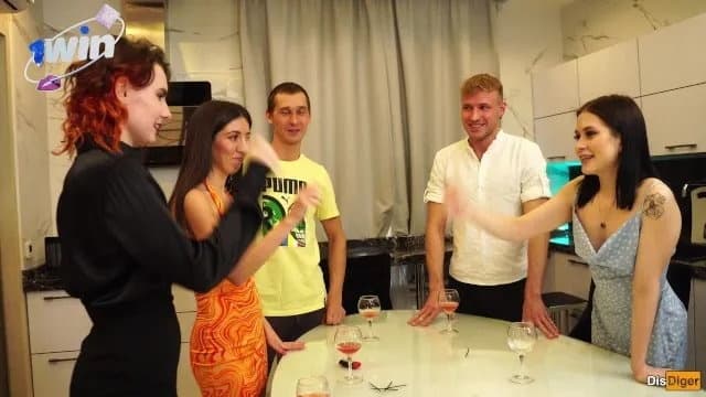 Swingers Tổ Chức Đại Tiệc Sex Mừng Năm Mới 2026