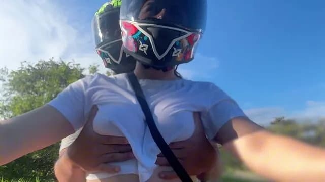 Tôi Đón Khách Didi Không Mặc Áo Ngực Và Cô Ấy Nhìn Thấy Vòng Một Quyến Rũ