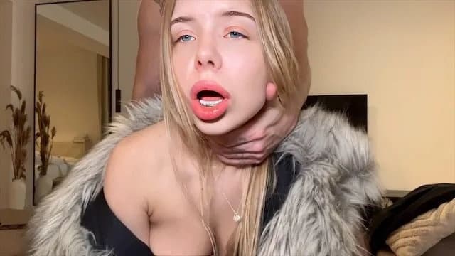 Gặp Gỡ Người Lạ Khi Dắt Chó Dạo - Cuộc Giao Hoan Nóng Bỏng Trong Áo Lông