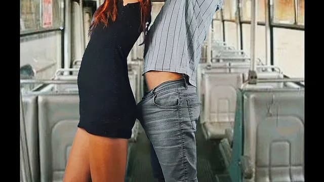 Người Đàn Bà Gợi Cảm Trên Xe Buýt Khiến Người Lạ Phát Cuồng