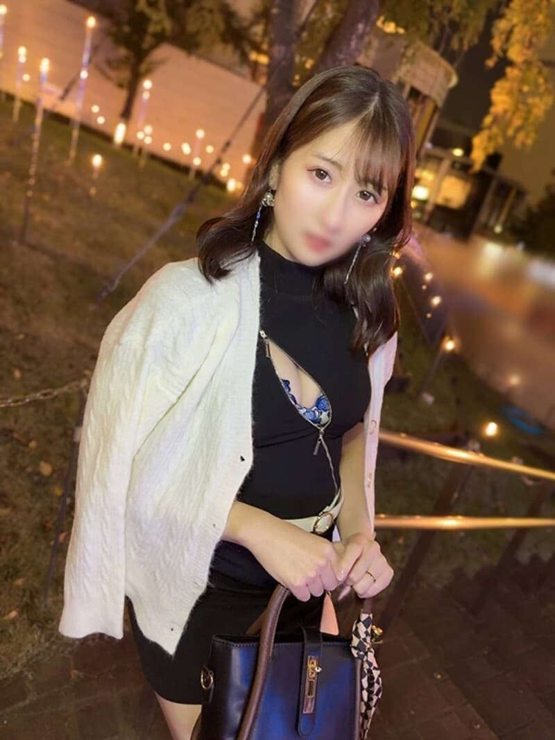 Vợ Đảm Đang Say Đắm Cuồng Nhiệt - FC2-PPV-4811816