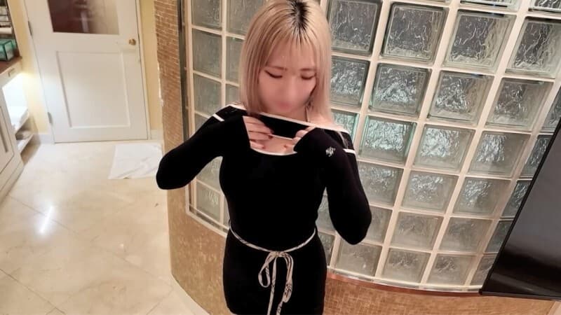 Áp Lực Ngực To Cận Kề - Đắm Mình Trong Làn Da Bóng Mượt Của Cô Ấy